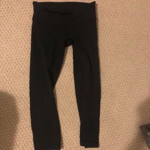 Lululemon crops size 4